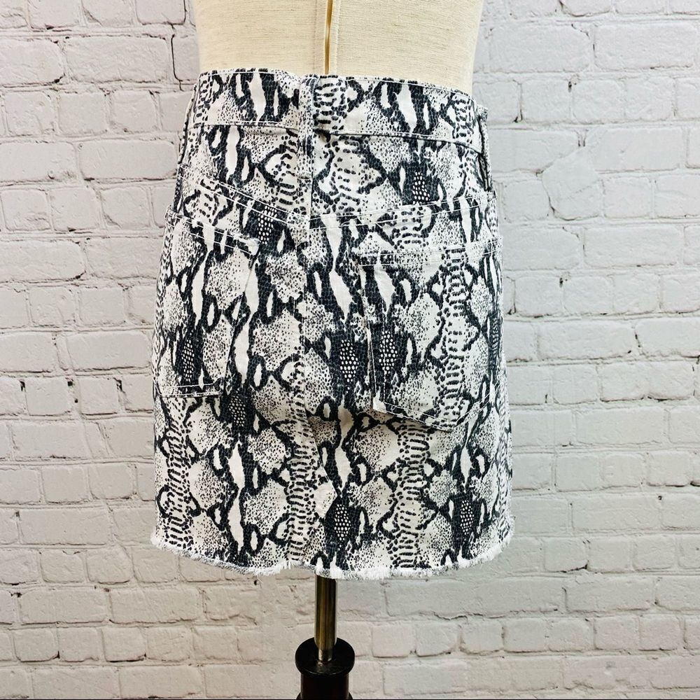 NWT FRAME Le Mini Split Front Python-Print Skirt … - image 8